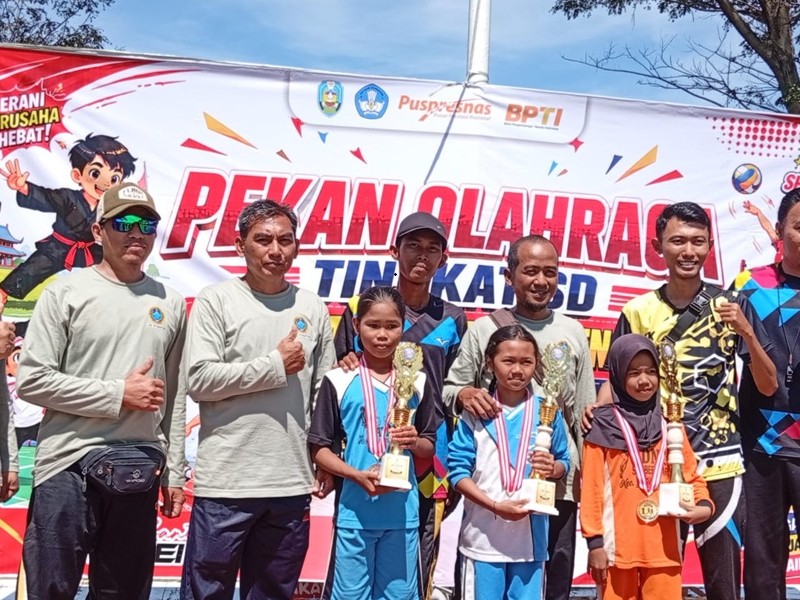 MENGIKUTI KEGIATAN O2SN TINGKAT KECAMATAN JATIBANTENG TAHUN 2026