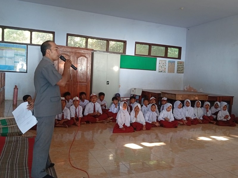 MPLS HARI KE 2  SDN 2 PATEMON Dengan tema  Menanamkan sikap disiplin, karakter budi pekerti